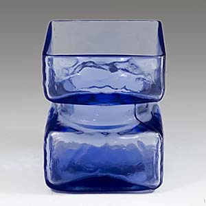 Small Pala Lasi vase by Helena Tynell in blue