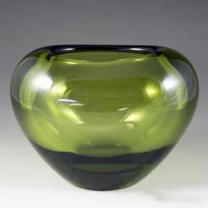 holmegaard per lutken green menuet heart vase 18120