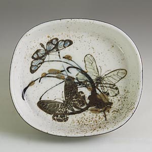 royal copenhagen pin tray/ashtray designed by Nils Thorsson for his diana series featuring a butterfly 1047 over 5302