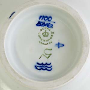 royal copenhagen diana series designed by nils thorsson medium bowl with a duckling motif marks